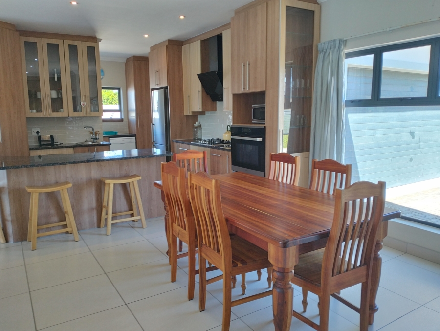 To Let 3 Bedroom Property for Rent in Marina Martinique Eastern Cape